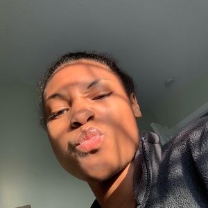 Meet your Posher, Thalia